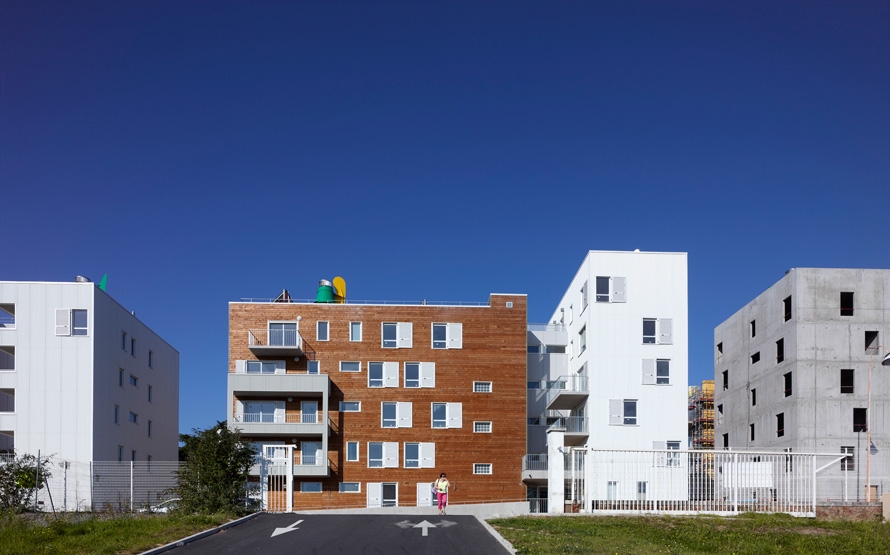 atelier-architecture-philippe-madec-96-logements-mixtes-_-thpe-enr-bbc-et-vnac-saint-nazaire-44-1.jpg