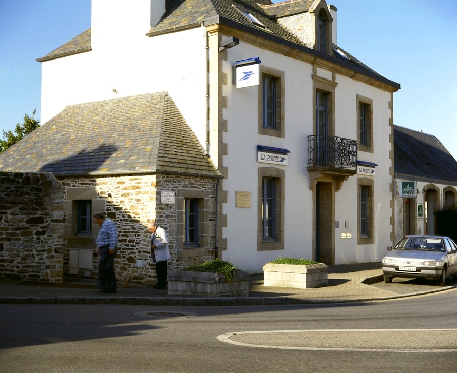 atelier-architecture-philippe-ancienne-mairie-en-poste-plourin-les-morlaix-29-1.jpg